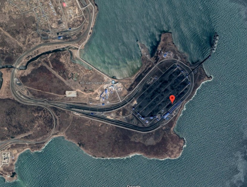 Рис. 1. Ванинский балкерный терминал, вид из космоса.